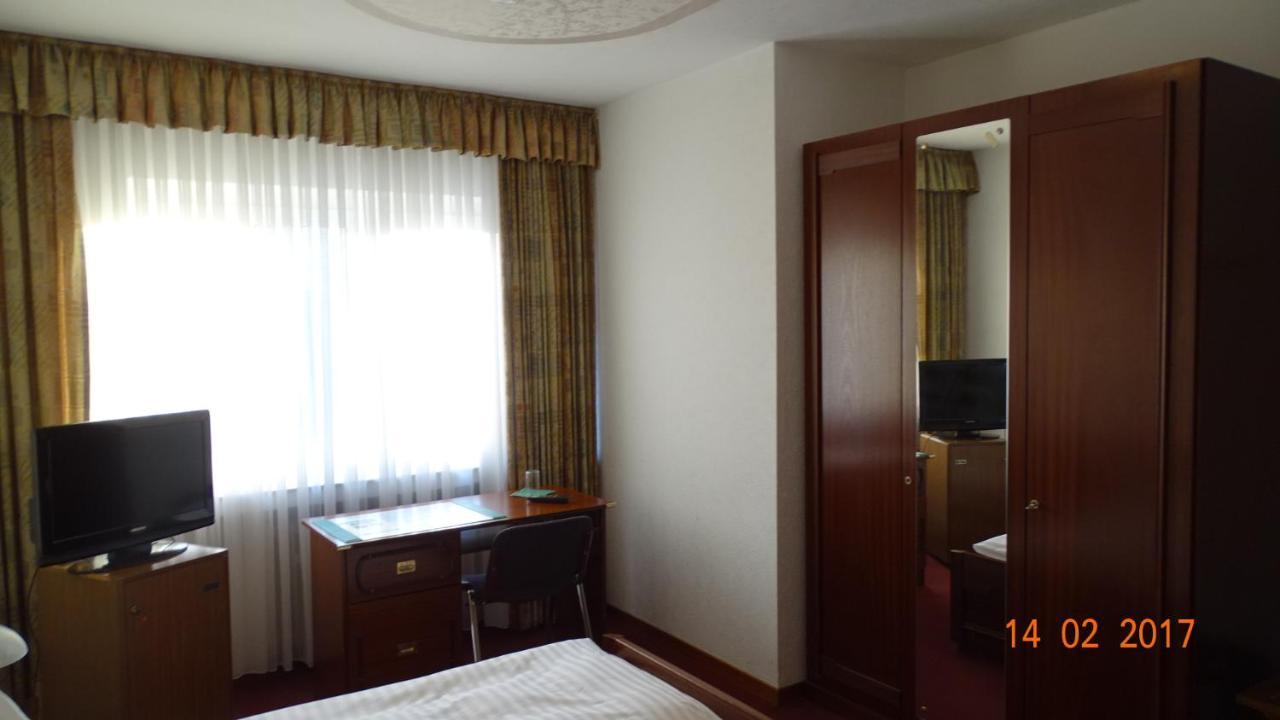 Bed & Breakfast Hotel Helga Hein Дюссельдорф Экстерьер фото